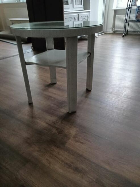 Stolik drewniany ze szkłem na blacie