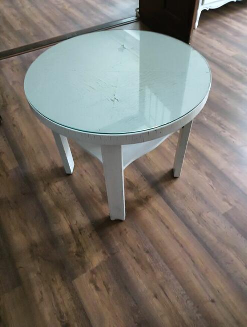 Stolik drewniany ze szkłem na blacie