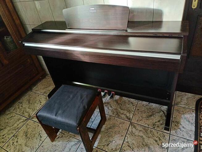 Pianino YAMAHA YDP-135R