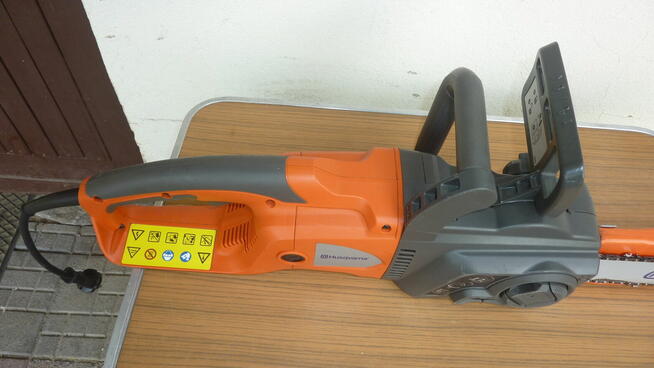 Piła, pilarka łańcuchowa elektryczna Husqvarna 418EL.