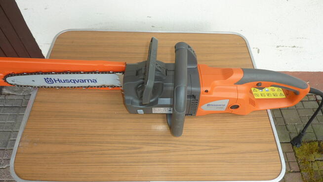Piła, pilarka łańcuchowa elektryczna Husqvarna 418EL.
