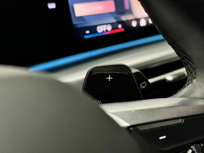 BMW X1 sDrive18i M Pakiet Grzana Kierownica Dostęp Komfort Relingi Auto LED