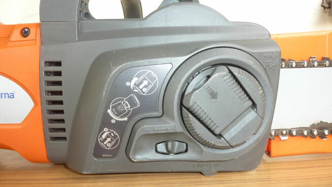 Piła, pilarka łańcuchowa elektryczna Husqvarna 418EL.