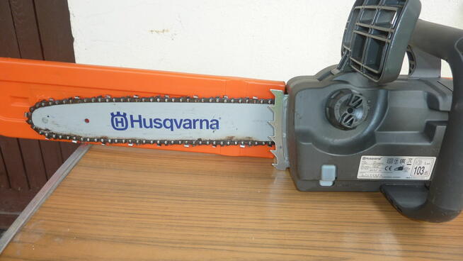 Piła, pilarka łańcuchowa elektryczna Husqvarna 418EL.