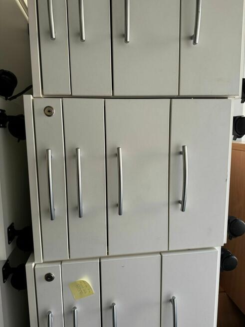 Kontenerek pod biurko biały kontenerki przybiorniki na kółka