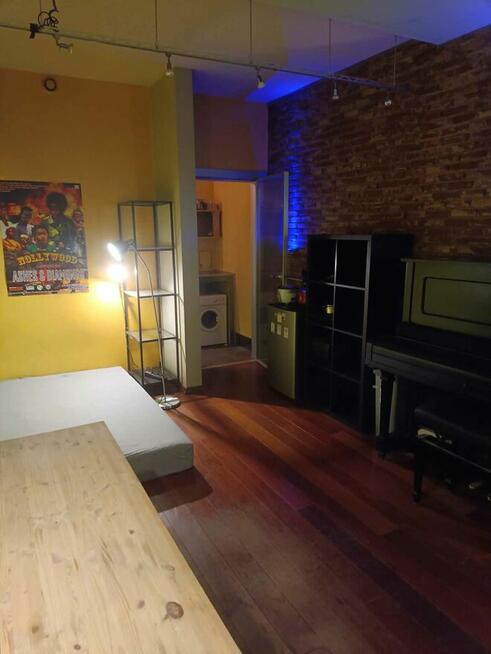 Kawalerka z pianinem