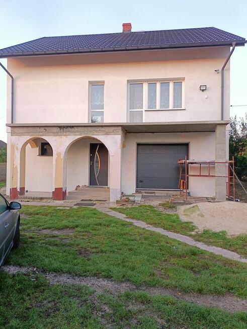 Dom wolnostojący z garażami oraz samo