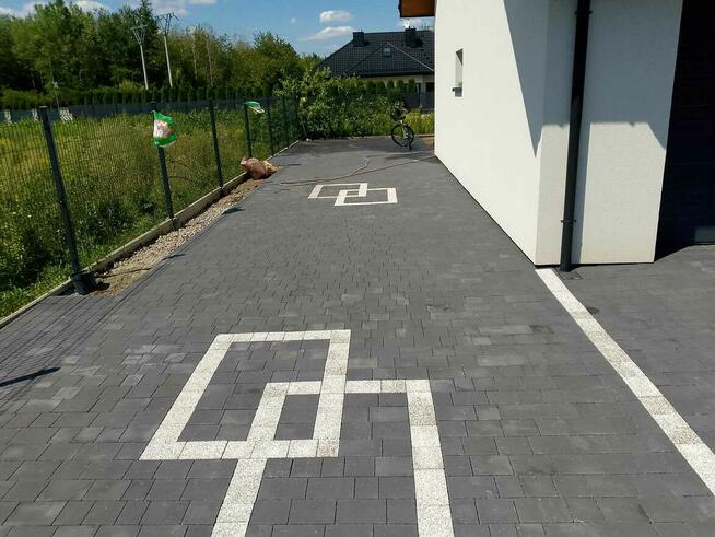 Układanie kostki brukowej