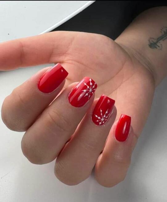 Manicure pedicure hybrydowy