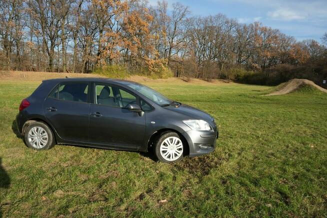 Sprzedam sprawny samochód z automatyczną skrzynią biegów i d