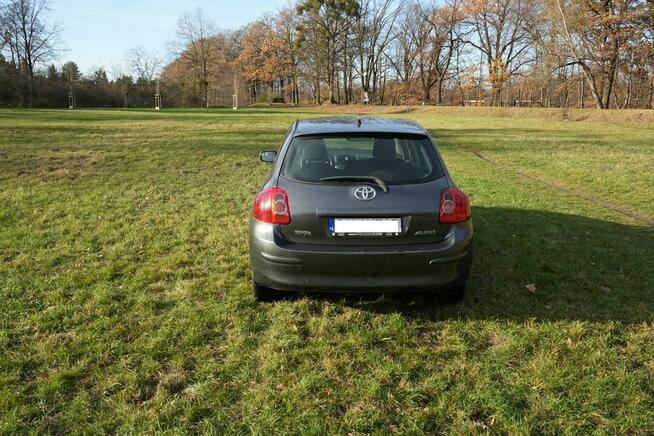 Sprzedam sprawny samochód z automatyczną skrzynią biegów i d