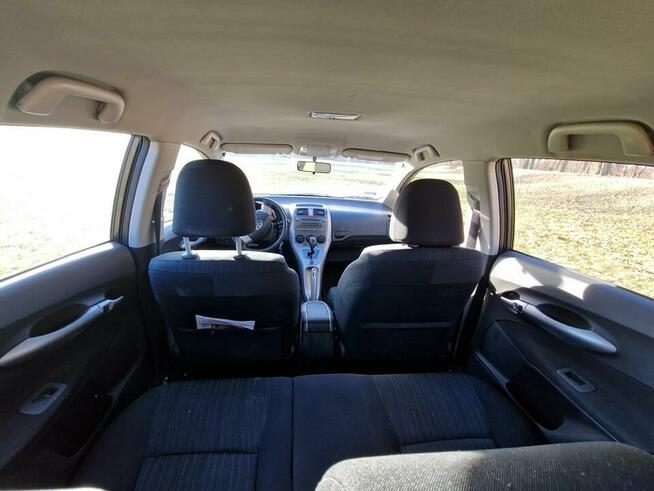 Sprzedam sprawny samochód z automatyczną skrzynią biegów i d