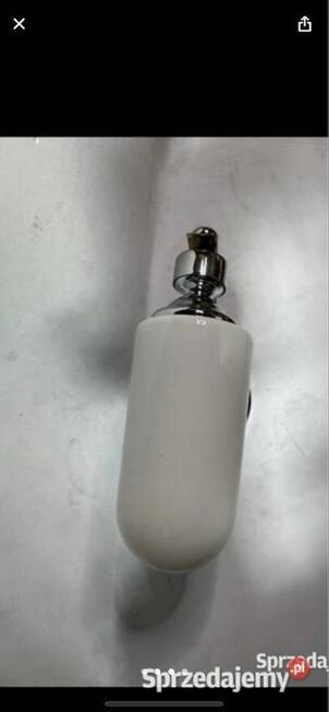 Kinkiet pozłacany z kloszem mlecznym