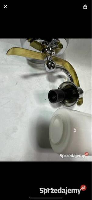 Kinkiet pozłacany z kloszem mlecznym