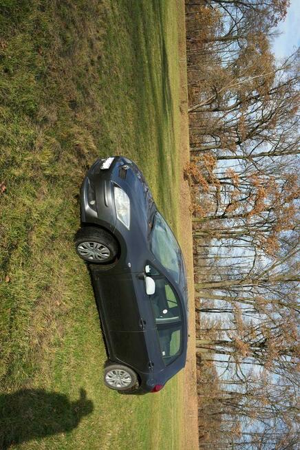 Sprzedam sprawny samochód z automatyczną skrzynią biegów i d