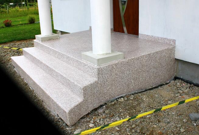 Kamienny dywan, posadzki żywiczne na taras, schody, balkon