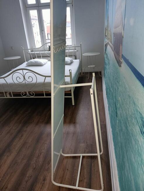 Lustro stojące metalowe z wieszakiem Ikea