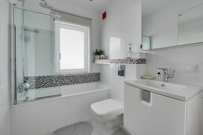 DOM W ZABUDOWIE SZEREGOWEJ (SKRAJNY)_OGRÓDEK I GARAŻ