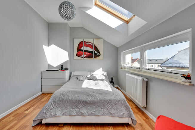 DOM W ZABUDOWIE SZEREGOWEJ (SKRAJNY)_OGRÓDEK I GARAŻ