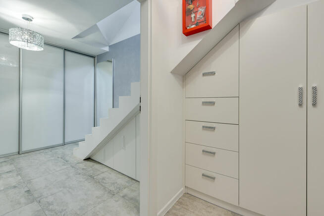 DOM W ZABUDOWIE SZEREGOWEJ (SKRAJNY)_OGRÓDEK I GARAŻ