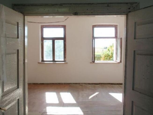 Siedlisko, w okolicy jezioro i las