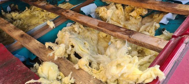 NAPRAWA UZUPEŁNIANIE IZOLACJI PODDASZA OCIEPLANIE CELULOZĄ