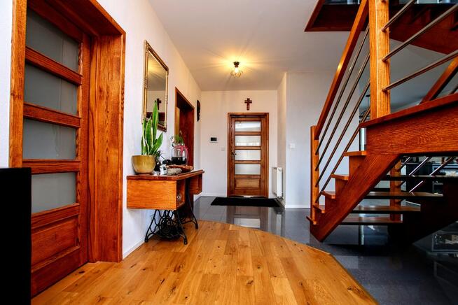 stylowy dom, duża działka, zaciszna okolica