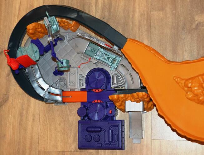 Hot Wheels T-Rex ogromny tor samochodowy tyranozaur Hot Whee