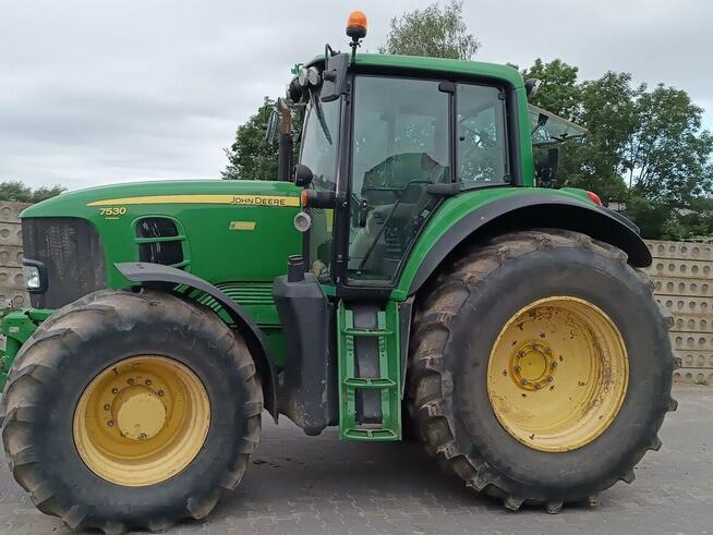 John Deere 7530