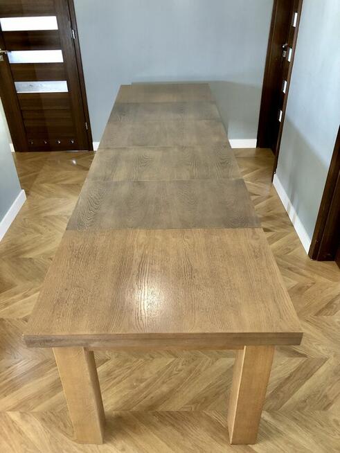 Ponadczasowy stół + krzesła z litego dębu. Pomieści 14 osób