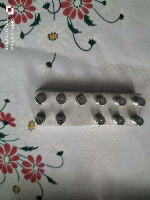 Przełącznik konwerterów satelitarnych Disec 1.2,10x1