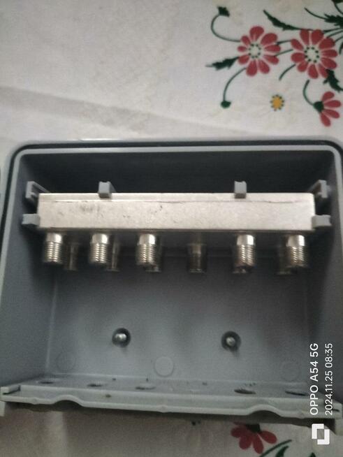 Przełącznik konwerterów satelitarnych Disec 1.2,10x1