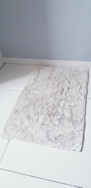 Dywanik łazienkowy z defektem