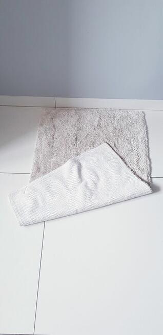 Dywanik łazienkowy z defektem