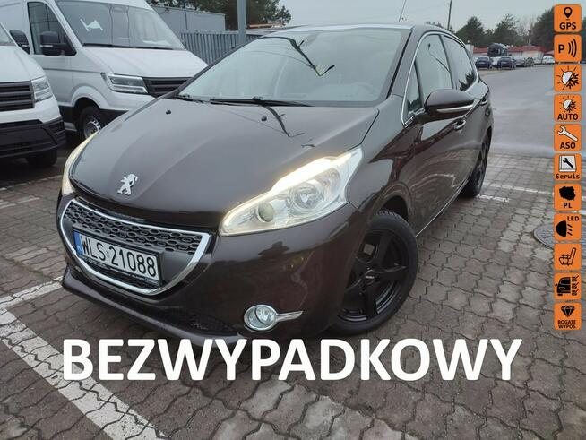 Peugeot 208 Skora szklany dach