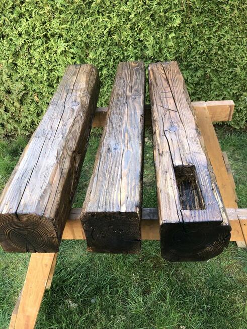 Meble z Duszą: Ręcznie Wykonane ze Starych Ciosanych Belek
