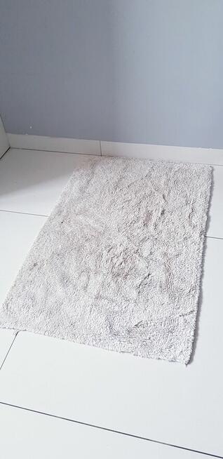 Dywanik łazienkowy z defektem