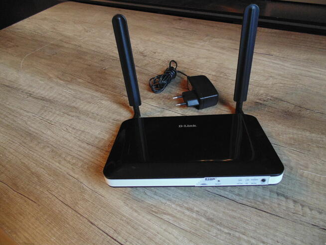 Router na kartę SIM 4G LTE Wi-Fi D-Link DWR-921 C3