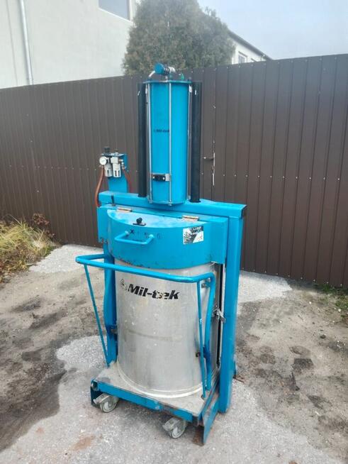 Belownica prasa Kompaktor zgniatarka do foli kartonu odpadów