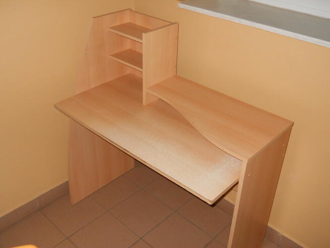 Biurko pod komputer w bardzo dobrym stanie