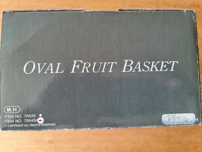 Patera-koszyk na nodze zdobiony kwiatem winogrona