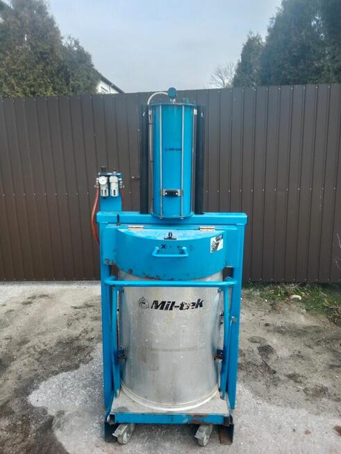 Belownica prasa Kompaktor zgniatarka do foli kartonu odpadów