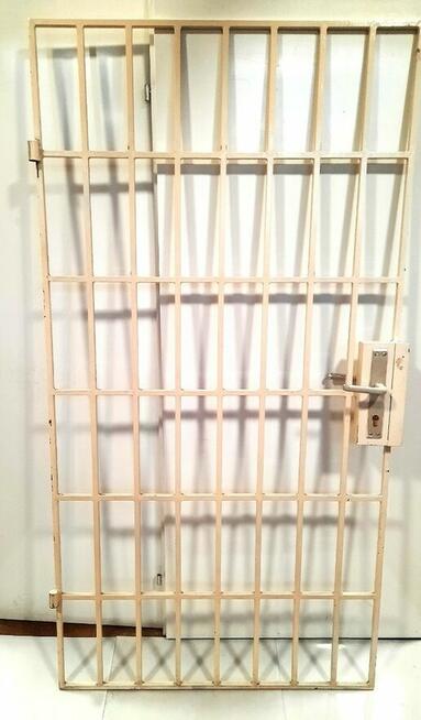 Sprzedam Ciężkie Mocne Hartowane Okratowanie Drzwi