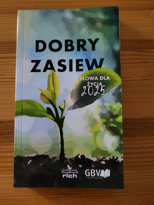 Katolicki Kalendarz 2025 książkowy z rozważaniami.