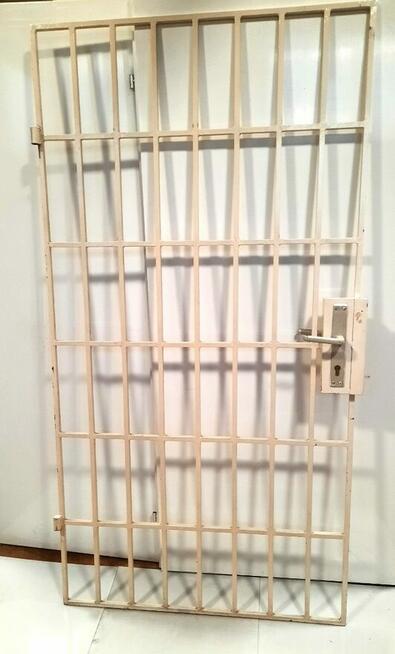 Sprzedam Ciężkie Mocne Hartowane Okratowanie Drzwi