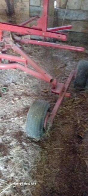 Zgrabiarka karuzelowa.