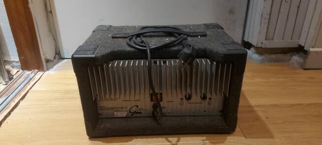 Na sprzedasz 2 wzmacniacze kolumny estradowa statywy kolum