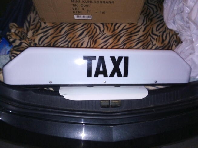 Sprzedam 2 koguty TAXI