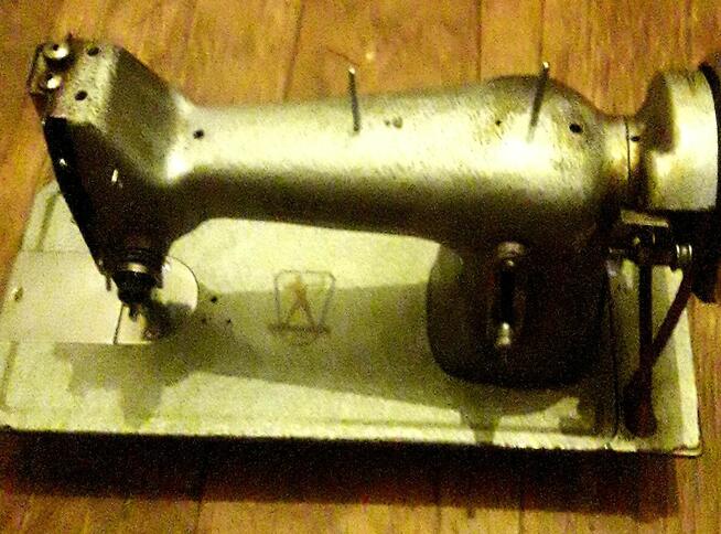 MASZYNA DO SZYCIA ŁUCZNIK LATA 60