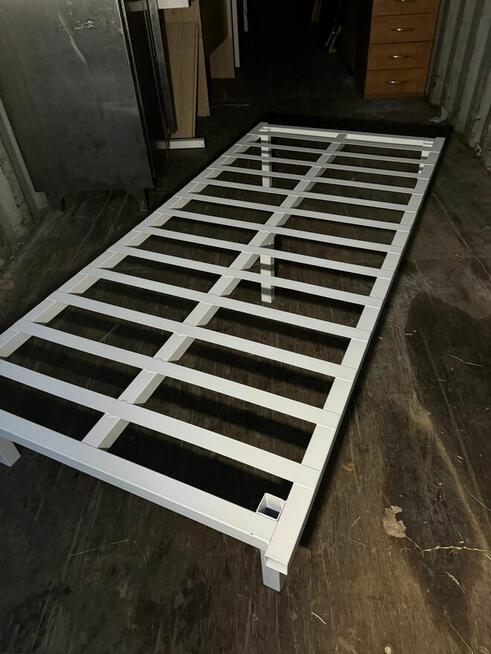 Rama stelaż łóżka biały z metalową podstawą metalowe łóżka